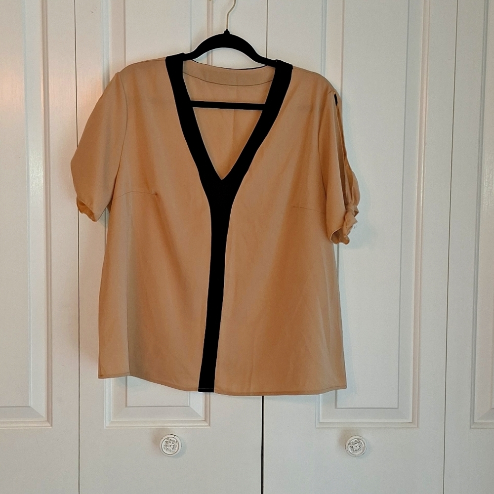 NEW * Peek-a-boo short sleeve bouse